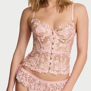 VICTORIA'S SECRET 
Very Sexy Atelier Enchanted Garden Embroidery Corset Top